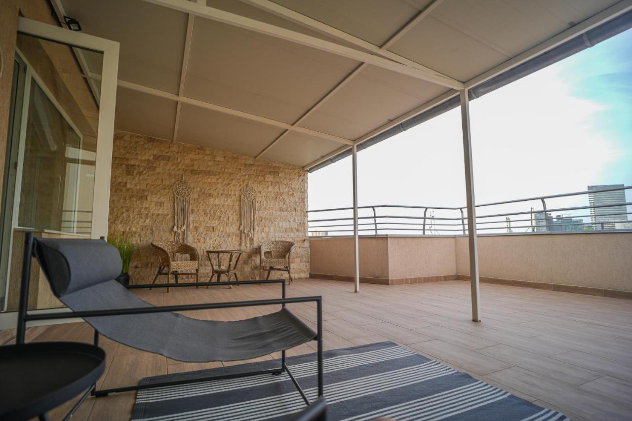 Penthouse With Huge Rooftop & Amazing City View Bucarest Extérieur photo