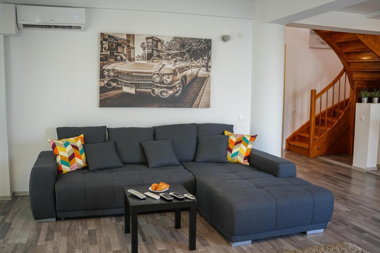 Penthouse With Huge Rooftop & Amazing City View Bucarest Extérieur photo