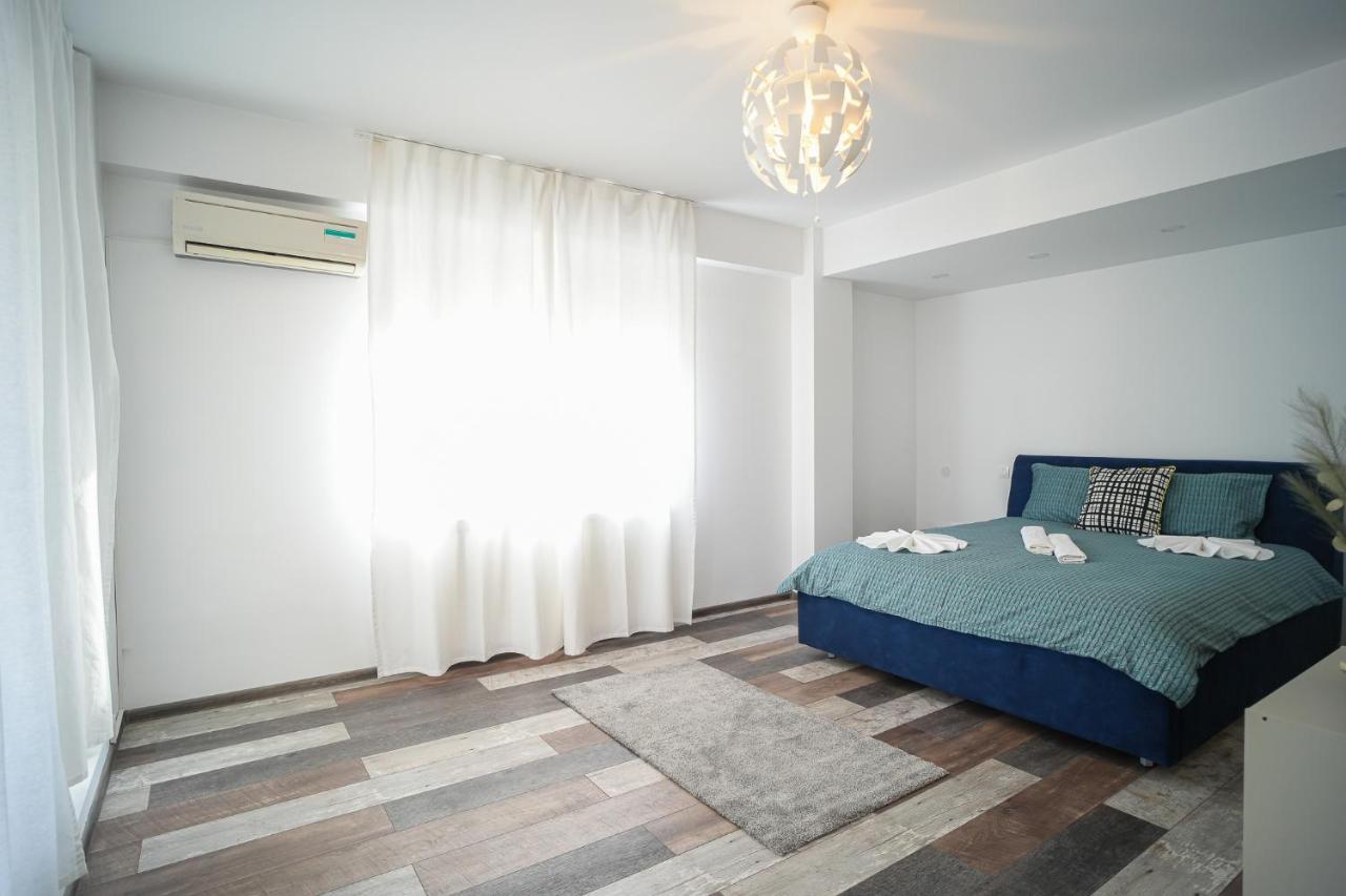 Penthouse With Huge Rooftop & Amazing City View Bucarest Extérieur photo